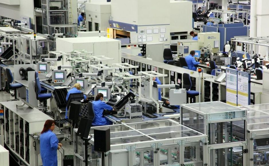 電子產品智能工廠中的人機協同 打造高效生產的最佳組合